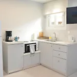 Traveller\'S Nest Studio Close To Center,Port,Airport